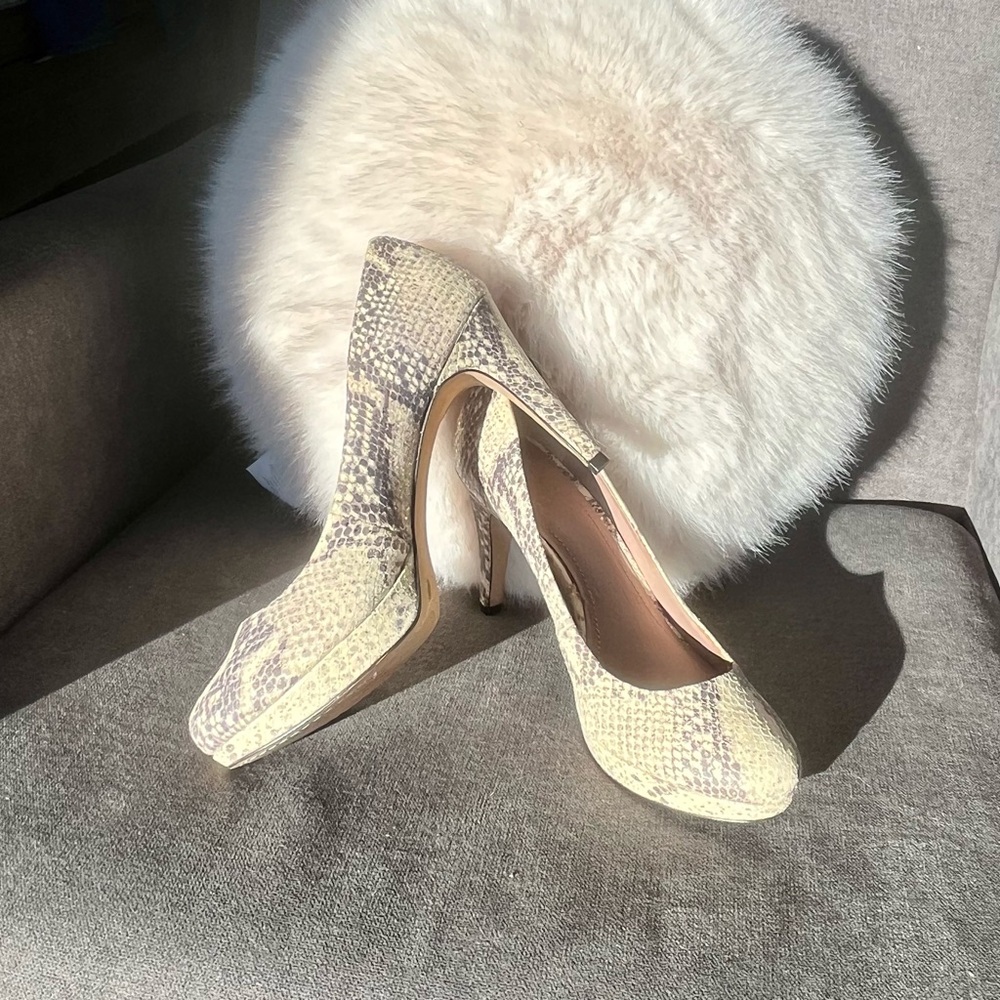 Vince Cream Snakeskin Patterned Heels